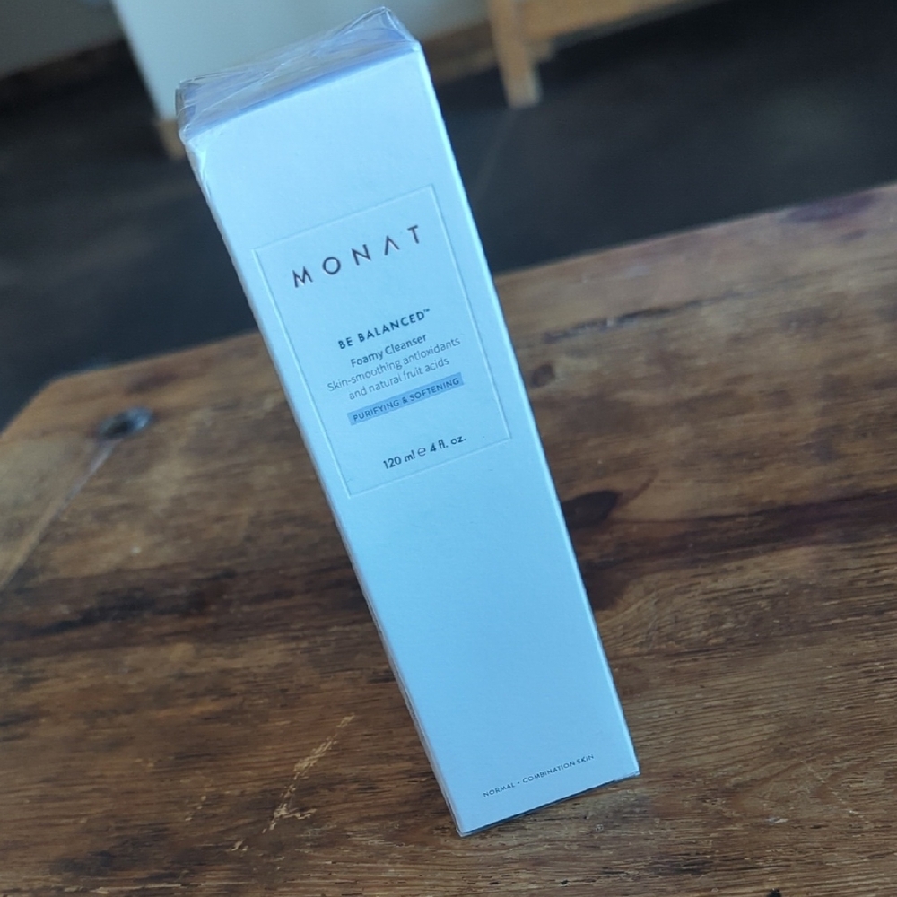 Be Balanced Foamy Cleanser - White